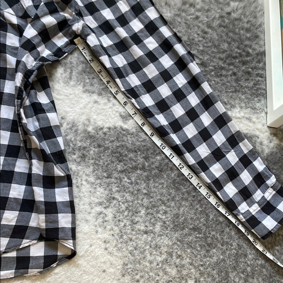 Men's Black and White Checkered Shirt - Picture 11 of 11